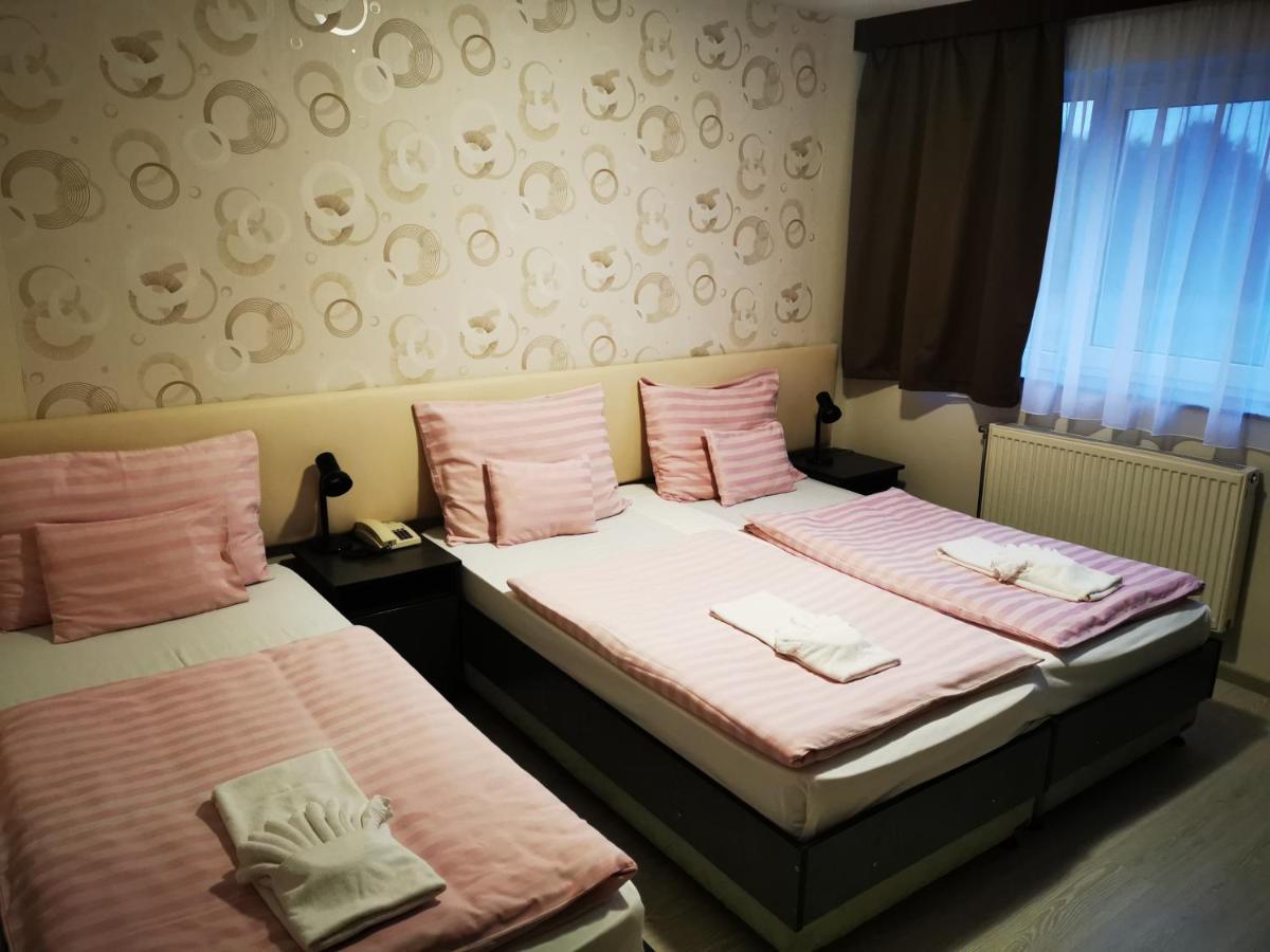 Patyi Etterem Es Hotel Bögöte Exterior foto