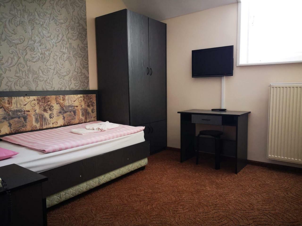 Patyi Etterem Es Hotel Bögöte Exterior foto