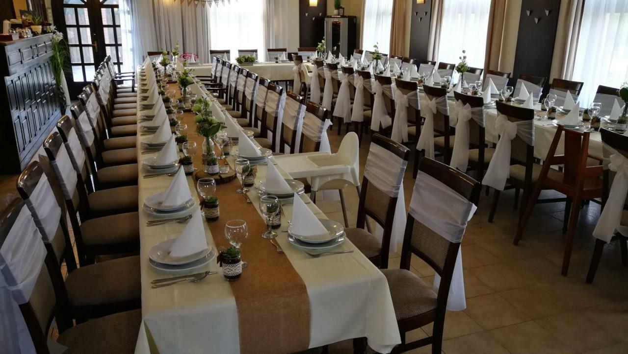 Patyi Etterem Es Hotel Bögöte Exterior foto